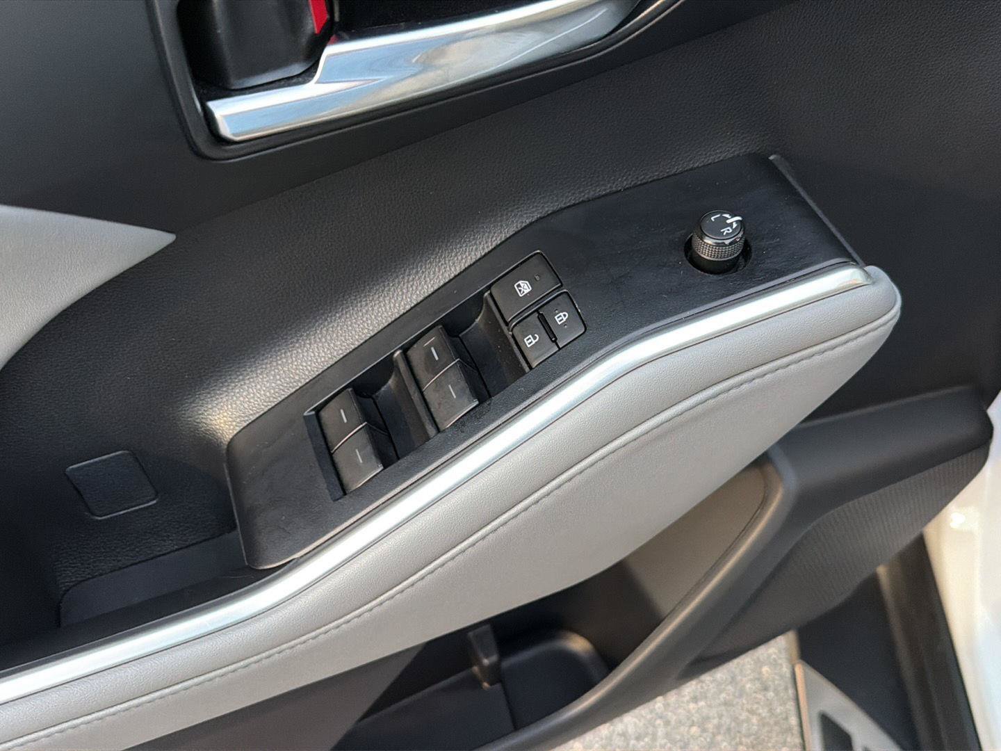 Certified 2023 Toyota Highlander XLE FWD image 34