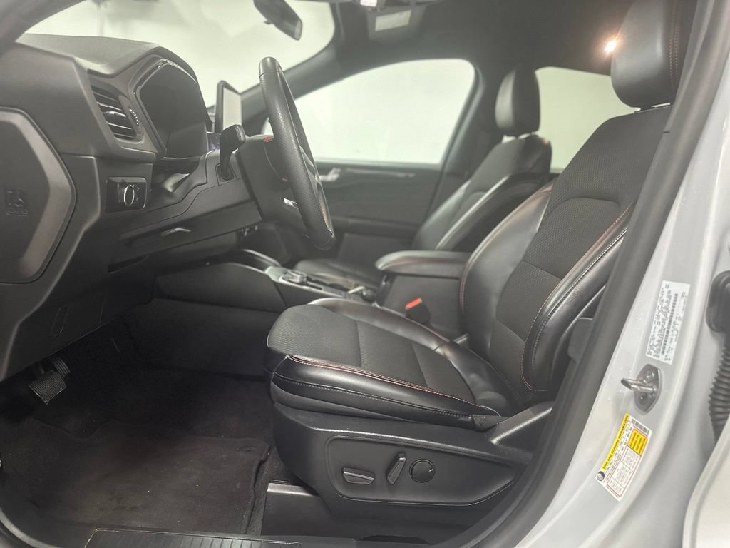 Certified 2025 Ford Escape ST-Line FWD image 16