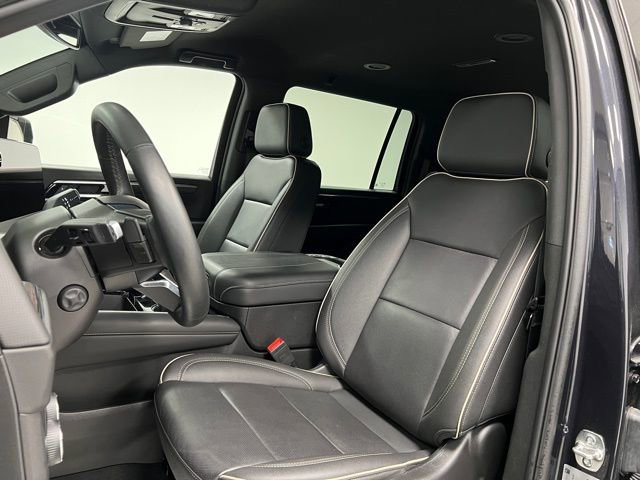 Used 2025 Chevrolet Suburban Premier image 20