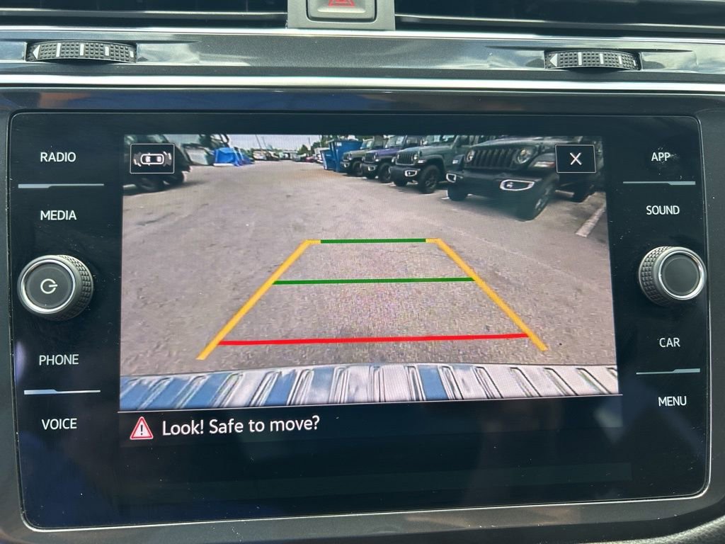 Used 2023 Volkswagen Tiguan SE R-Line image 15