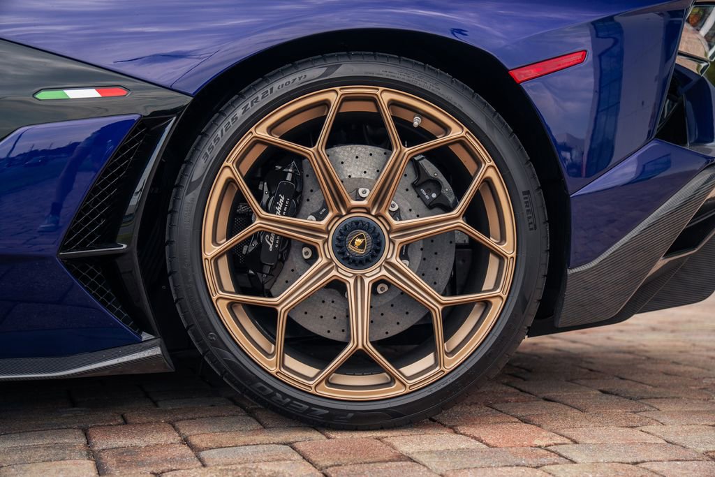 Used 2019 Lamborghini Aventador SVJ AWD/4WD image 16