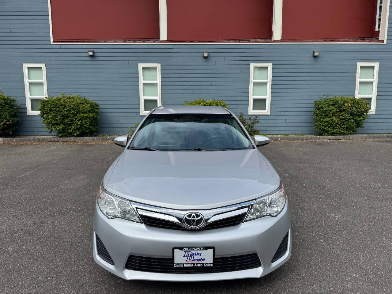 Used 2013 Toyota Camry LE FWD image 8