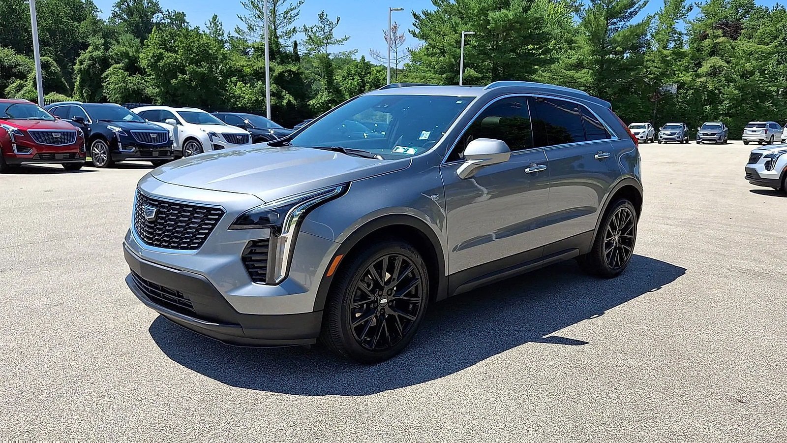 Used 2023 Cadillac XT4 Luxury w/ LPO, Onyx Lite Package AWD/4WD image 4