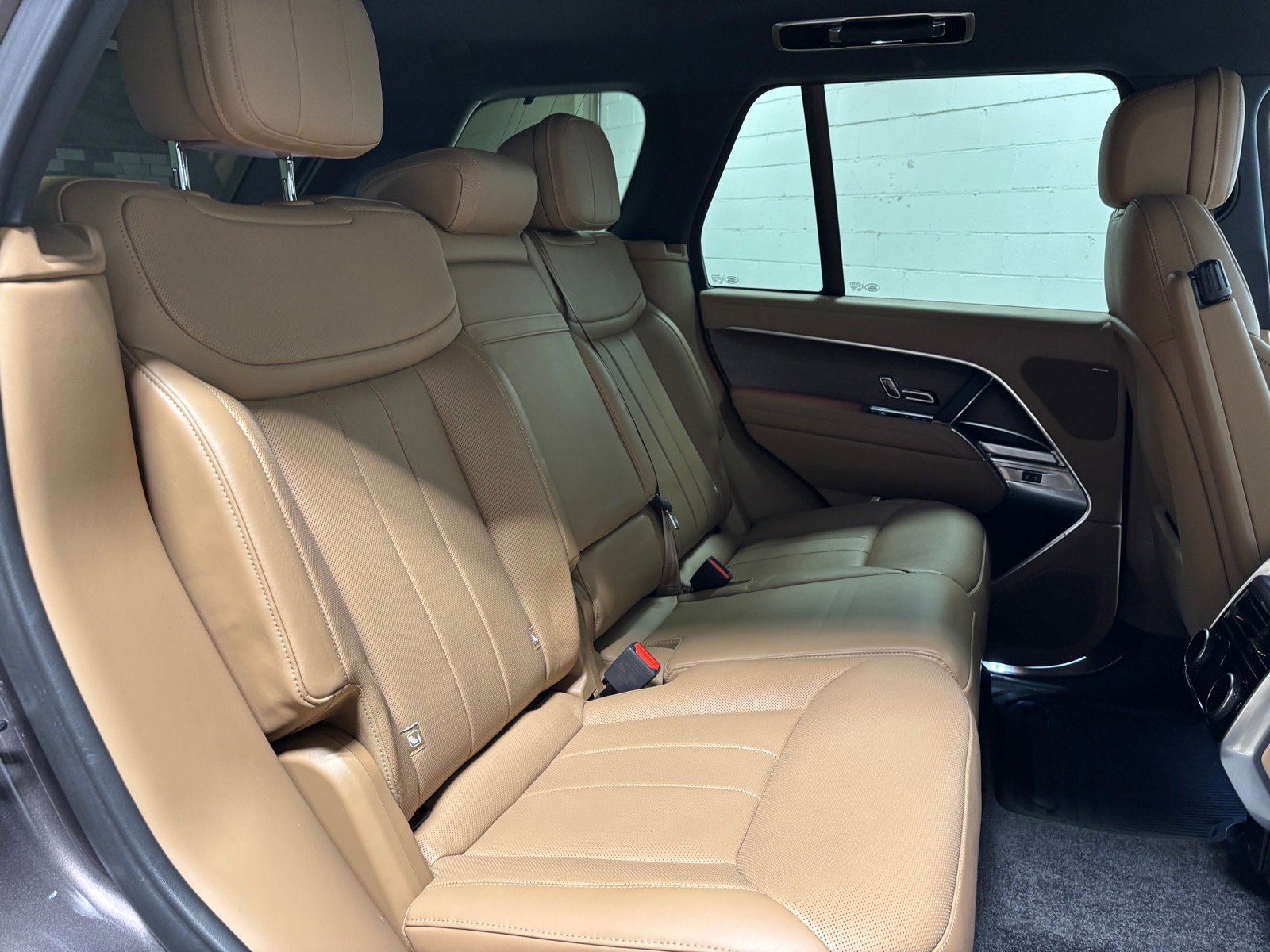 Used 2025 Land Rover Range Rover SE AWD/4WD image 38