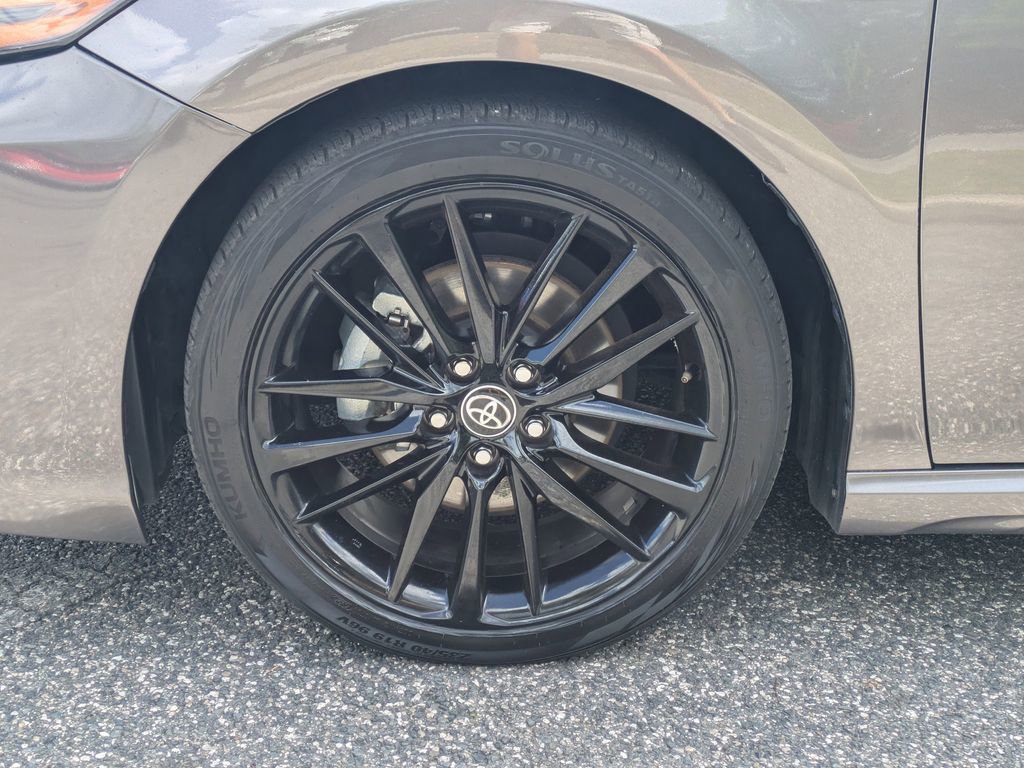 Used 2023 Toyota Camry XSE FWD image 9