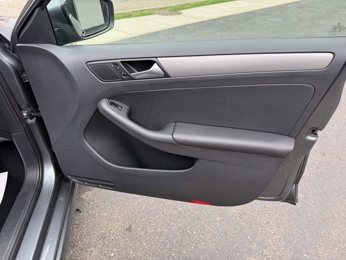 Used 2018 Volkswagen Jetta S w/ Cold Weather Package FWD image 21