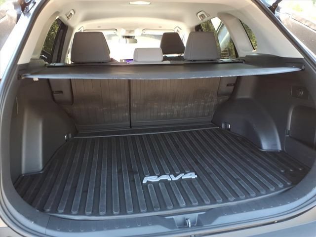 Used 2025 Toyota RAV4 XLE FWD image 18