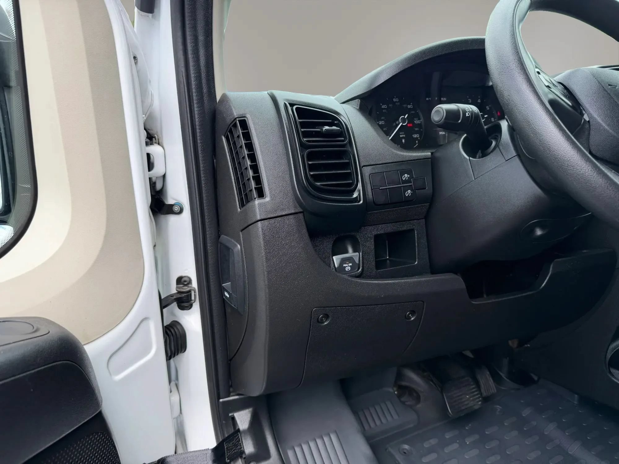 Used 2022 RAM ProMaster 2500 FWD image 12