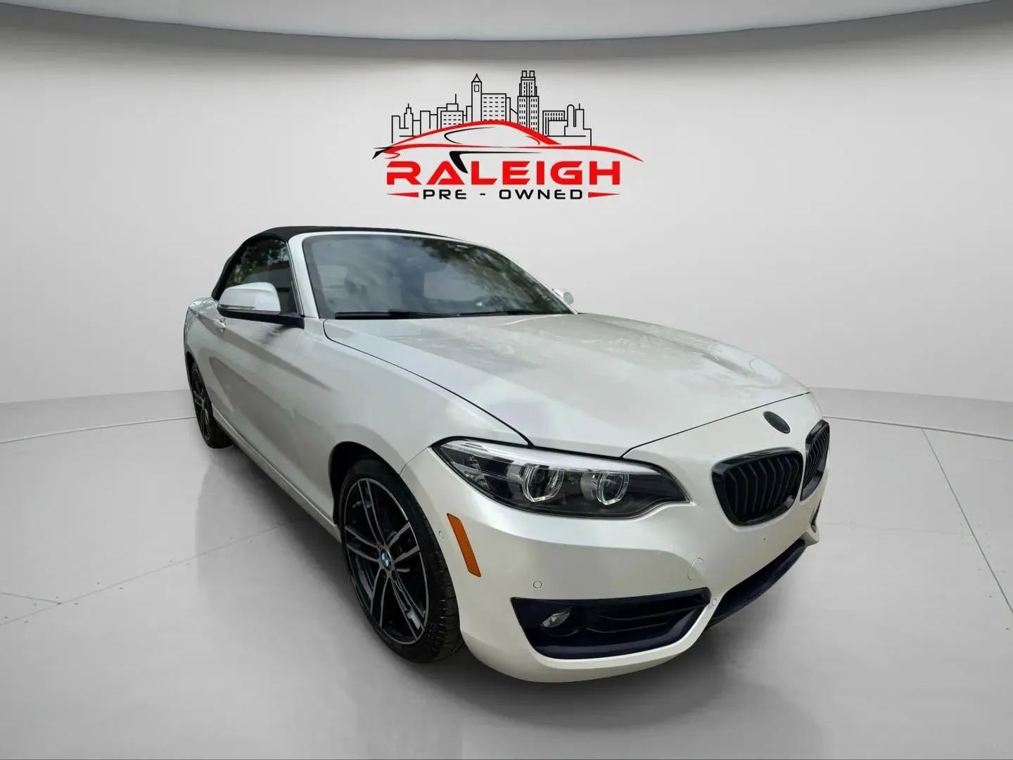 Used 2020 BMW 230i xDrive Convertible w/ Premium Package image 5