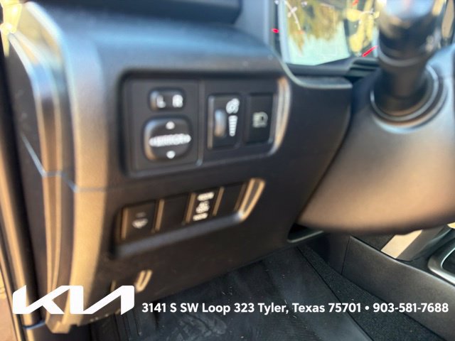 Used 2020 Toyota 4Runner SR5 AWD/4WD image 15