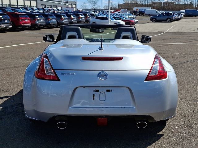 Used 2018 Nissan 370Z Touring Sport RWD image 5
