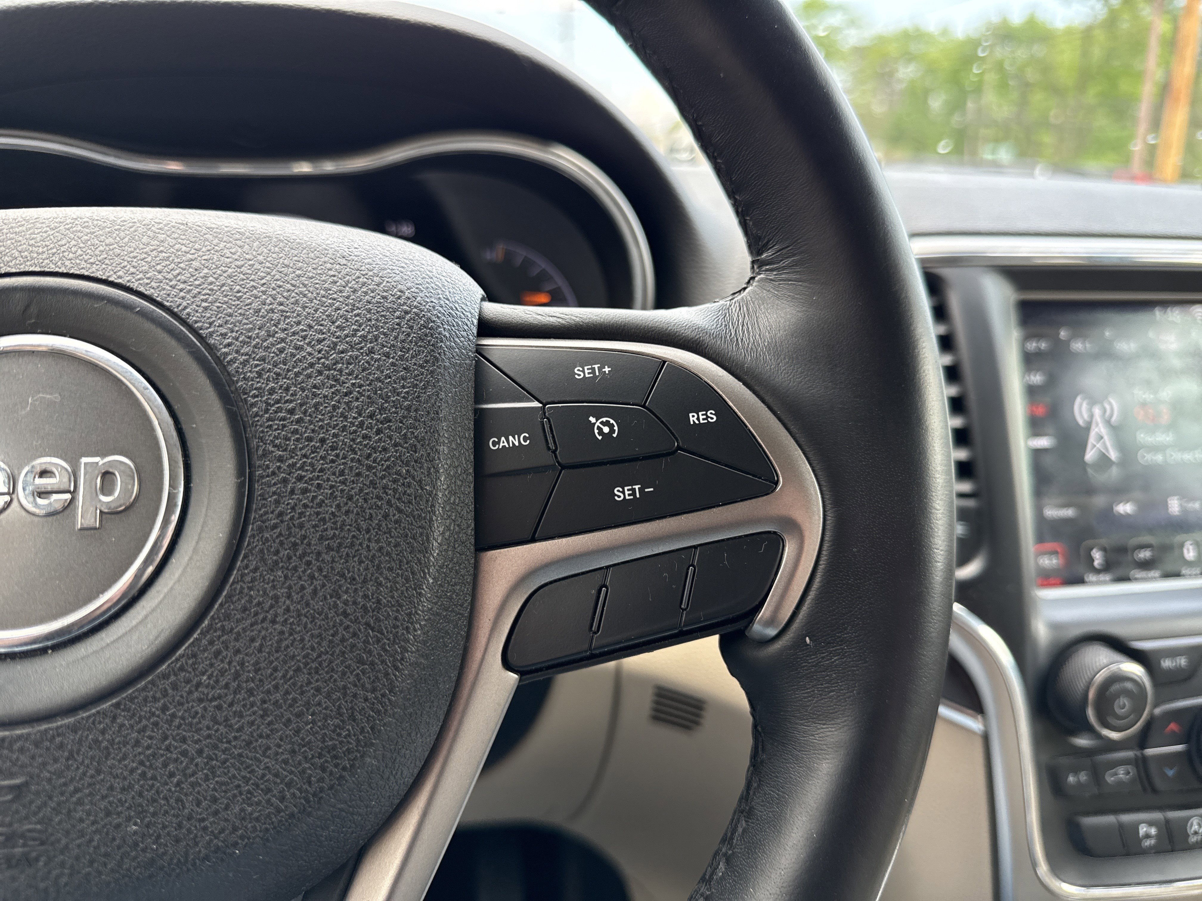 Used 2018 Jeep Grand Cherokee Limited w/ Luxury Group II AWD/4WD image 19