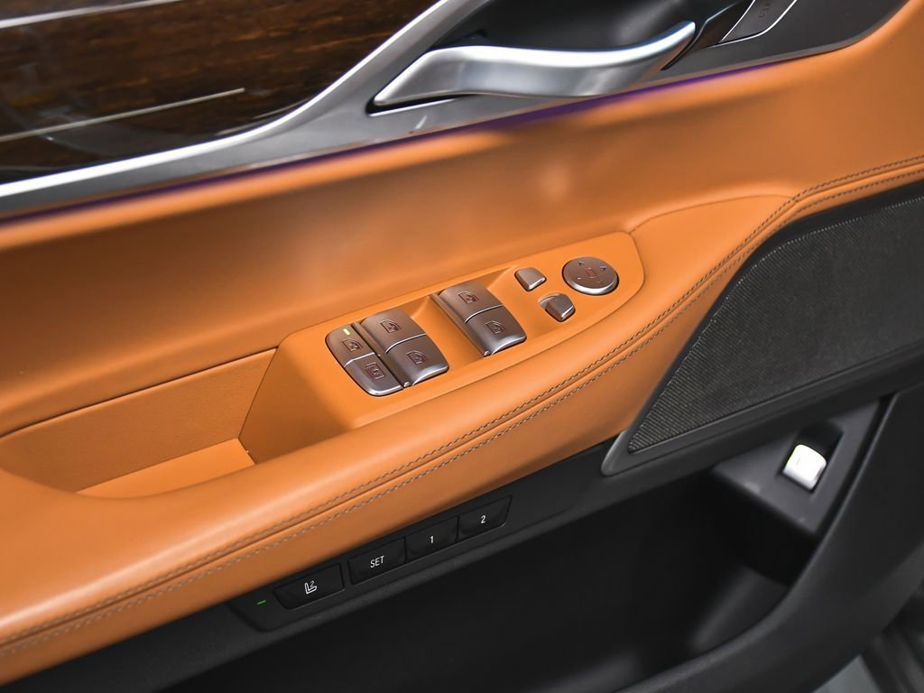 Used 2022 BMW 740i xDrive w/ M Sport Package image 10