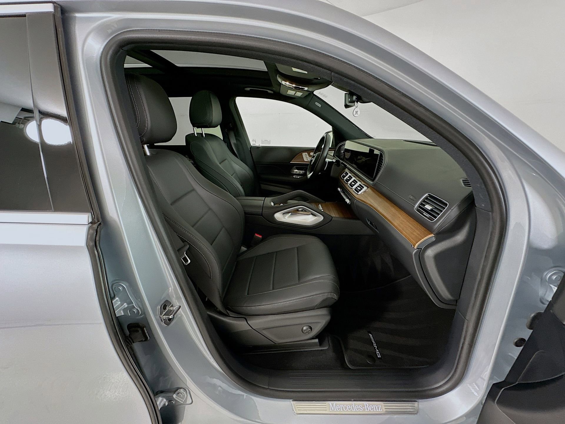 Certified 2025 Mercedes-Benz GLS 450 4MATIC image 33