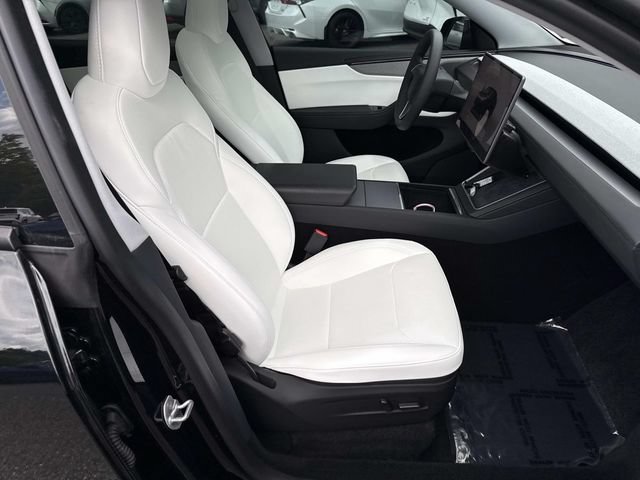Used 2026 Tesla Model Y Long Range AWD/4WD image 9