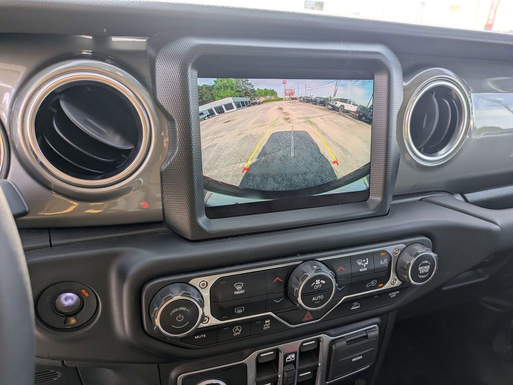 Used 2023 Jeep Wrangler Sahara image 22