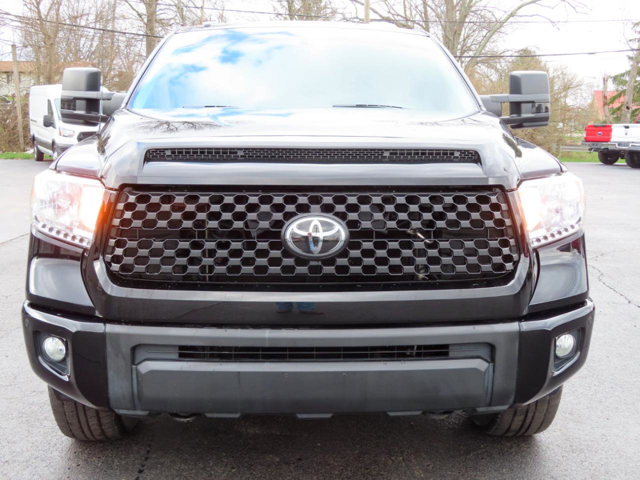 Used 2016 Toyota Tundra SR5 w/ TRD Off Road Package image 9