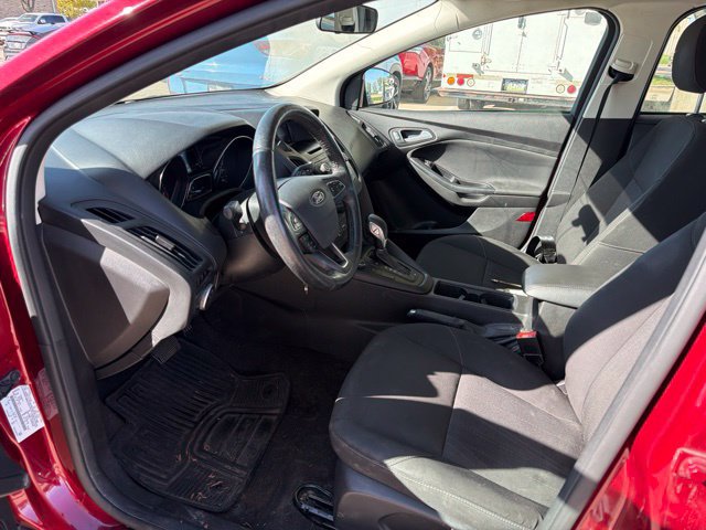Used 2017 Ford Focus SE w/ Cold Weather Package FWD image 11
