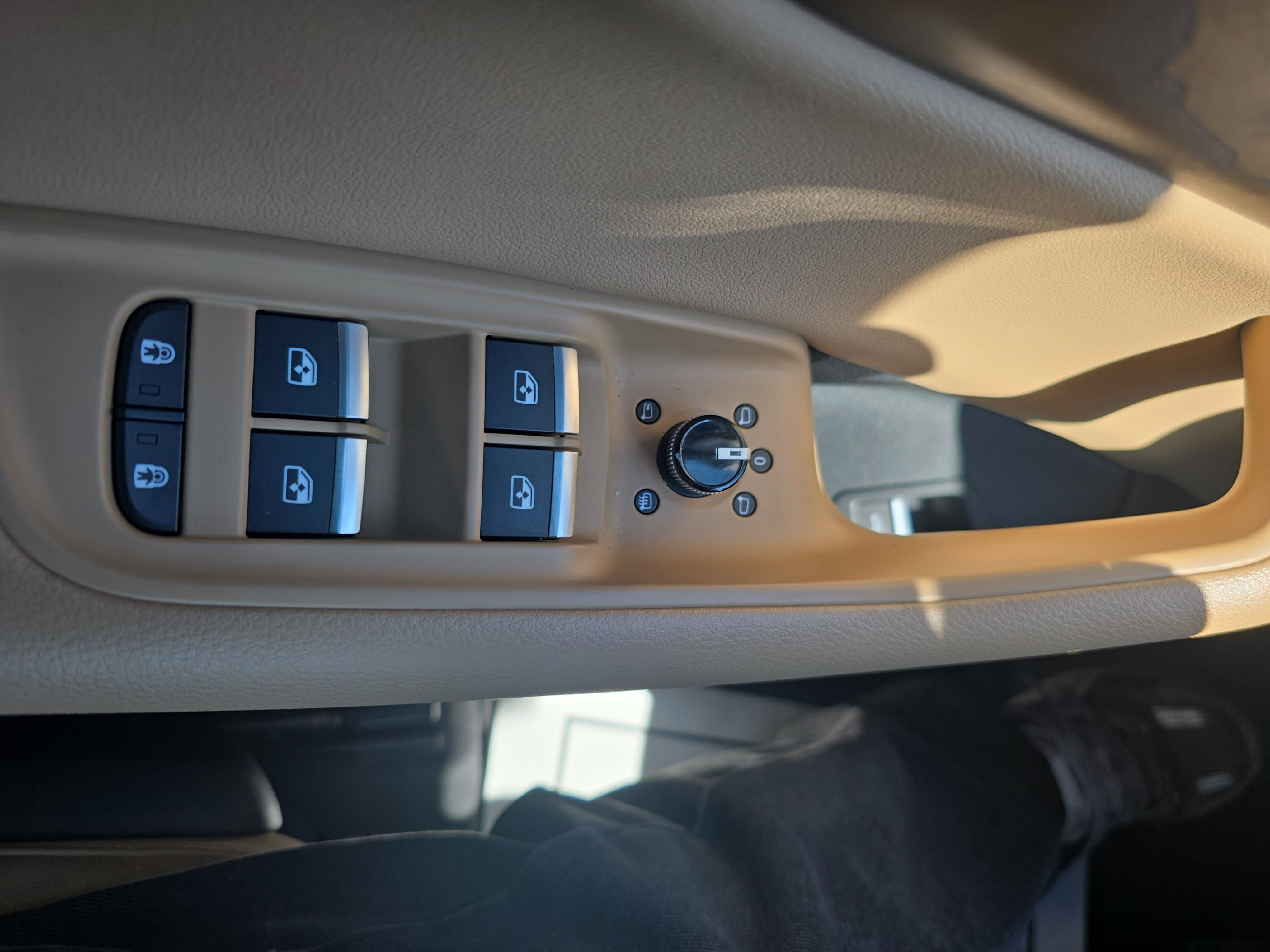 Used 2023 Audi Q8 Premium image 27