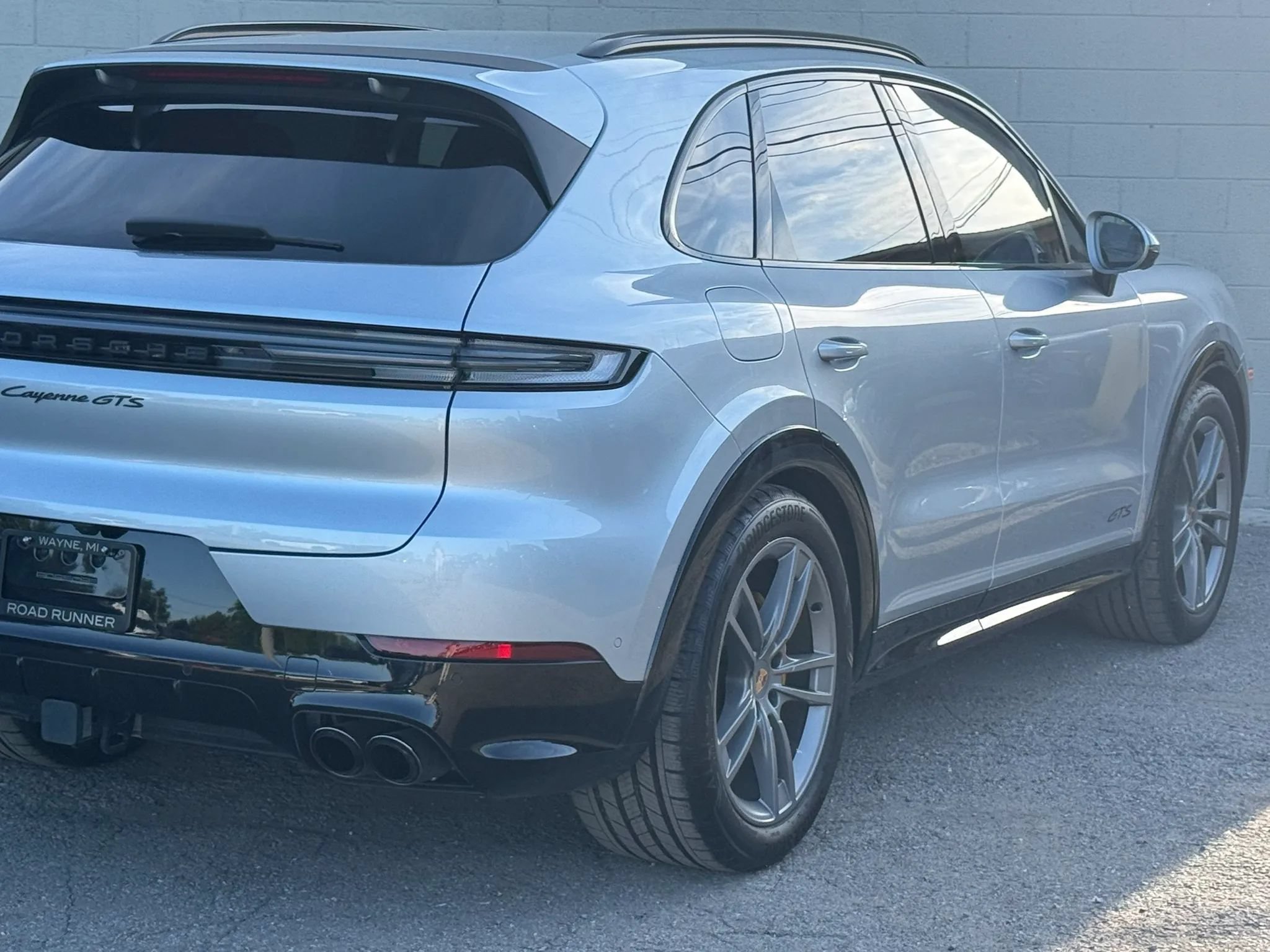 Used 2025 Porsche Cayenne GTS w/ Sport Chrono Package AWD/4WD image 9