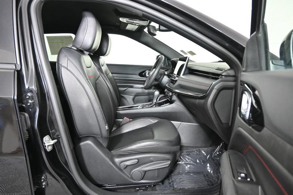 Used 2024 Jeep Compass Trailhawk AWD/4WD image 13