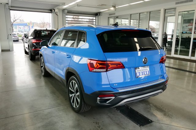 Used 2022 Volkswagen Taos SE w/ Panoramic Sunroof Package image 4