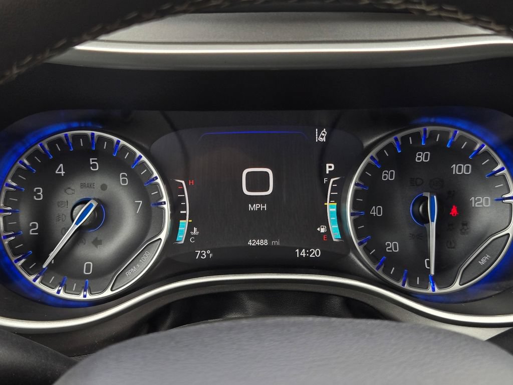 Used 2023 Chrysler Pacifica Touring-L FWD image 23