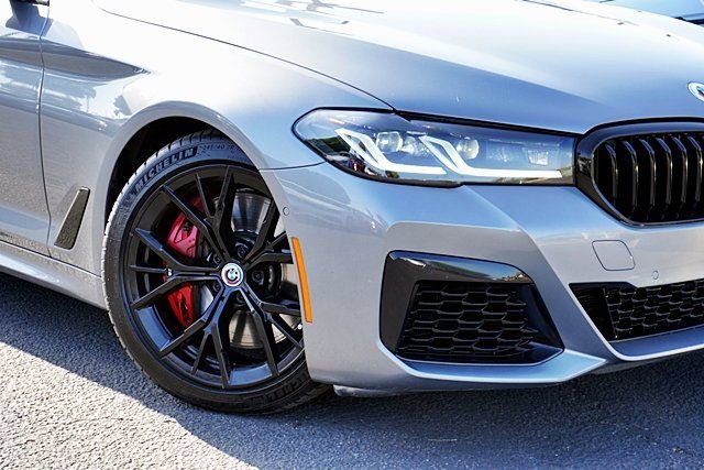 Used 2023 BMW M550i xDrive w/ Shadowloine Package AWD/4WD image 4