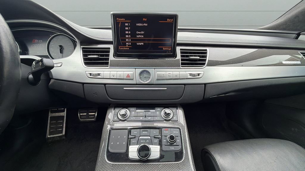 Used 2014 Audi S8 image 10