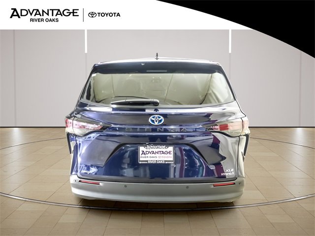 Certified 2024 Toyota Sienna XLE image 6