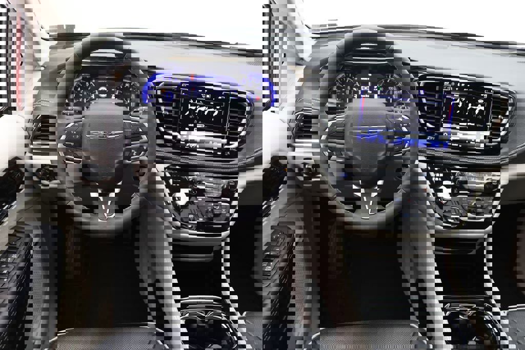 Used 2022 Chrysler Pacifica Limited image 13