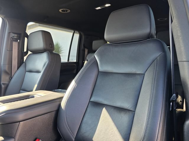 Used 2024 Chevrolet Suburban LT RWD image 17