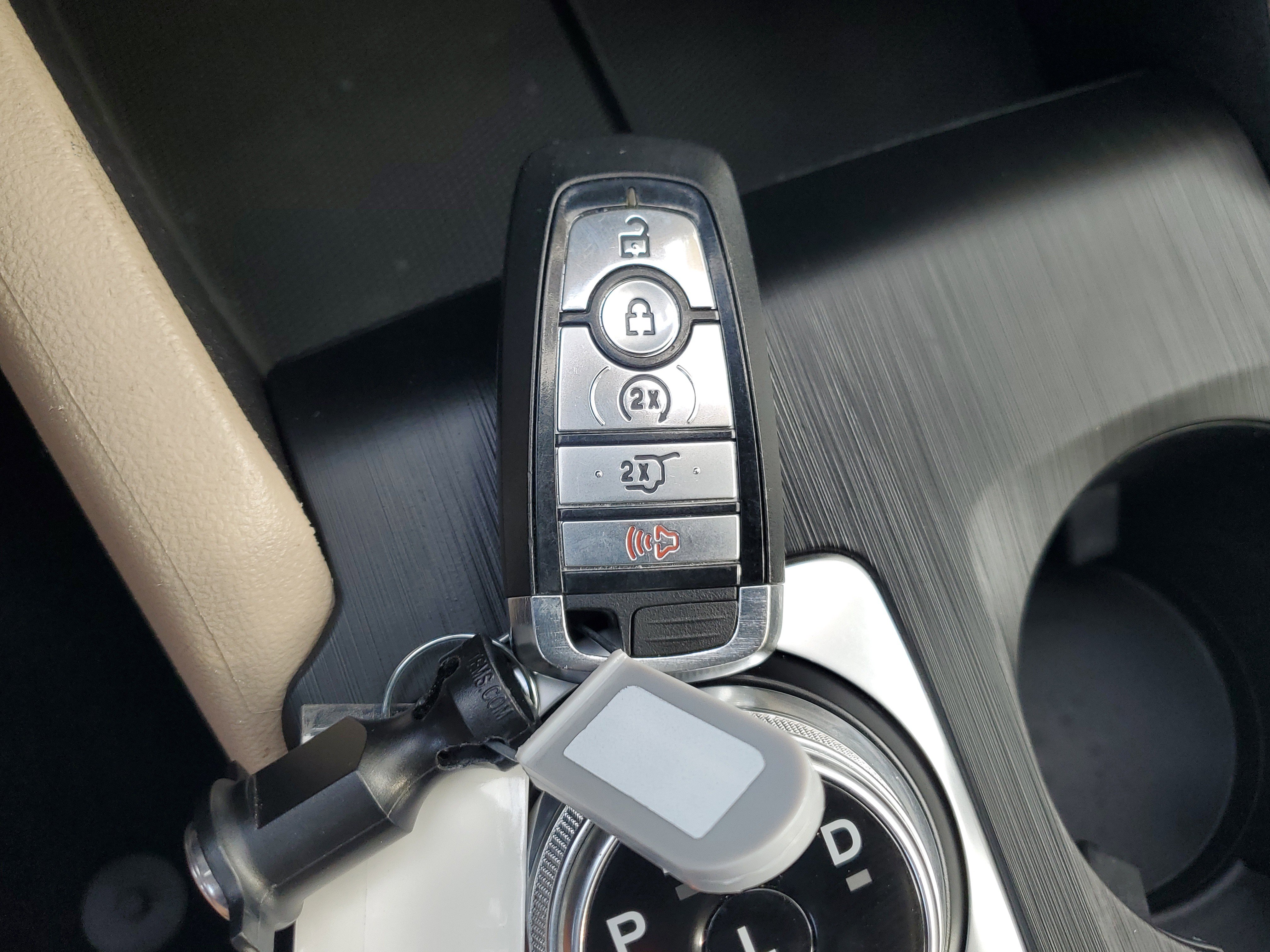 Used 2021 Ford Escape SE w/ SE Sport Appearance Package image 29