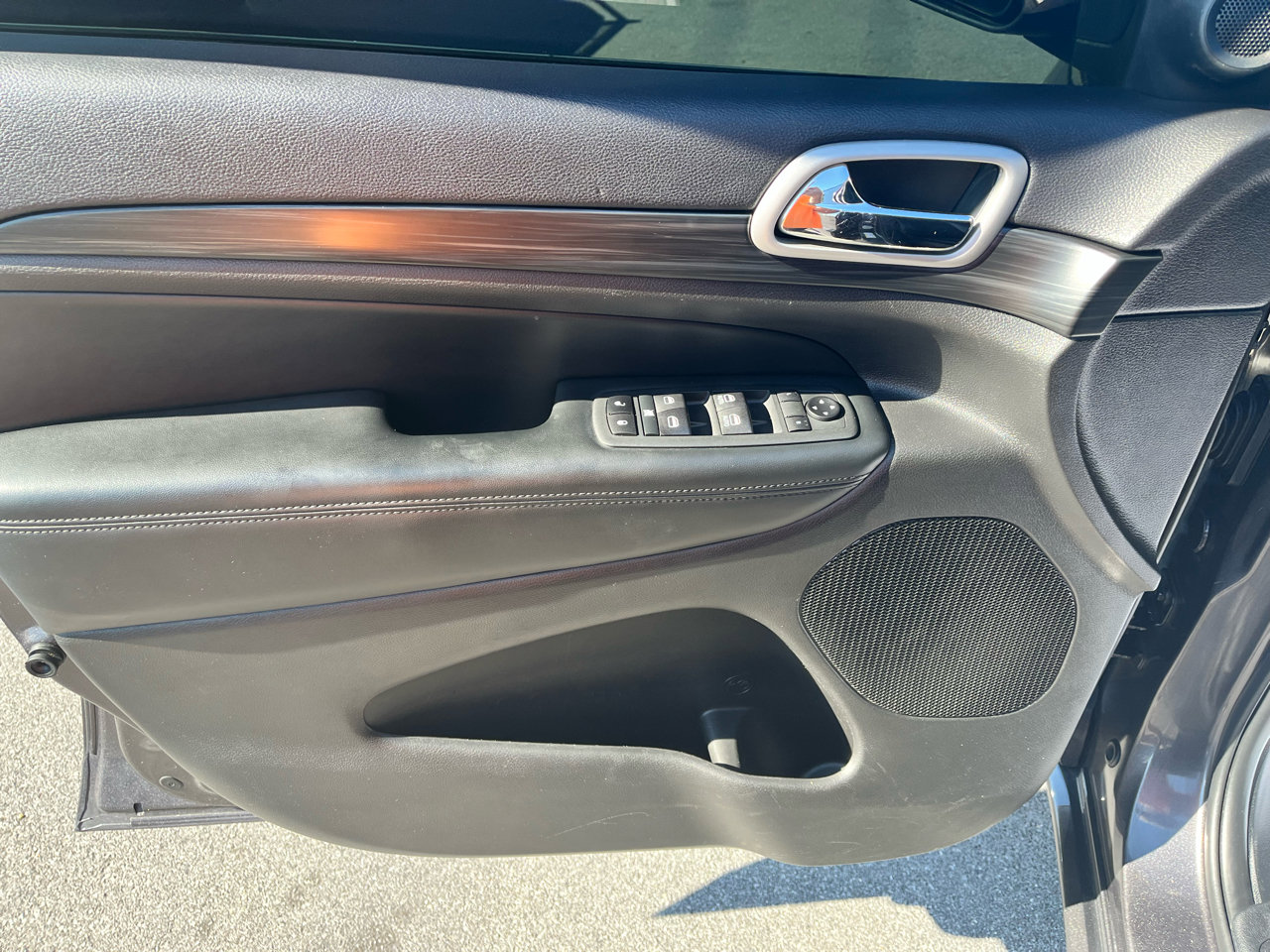 Used 2020 Jeep Grand Cherokee Altitude image 12