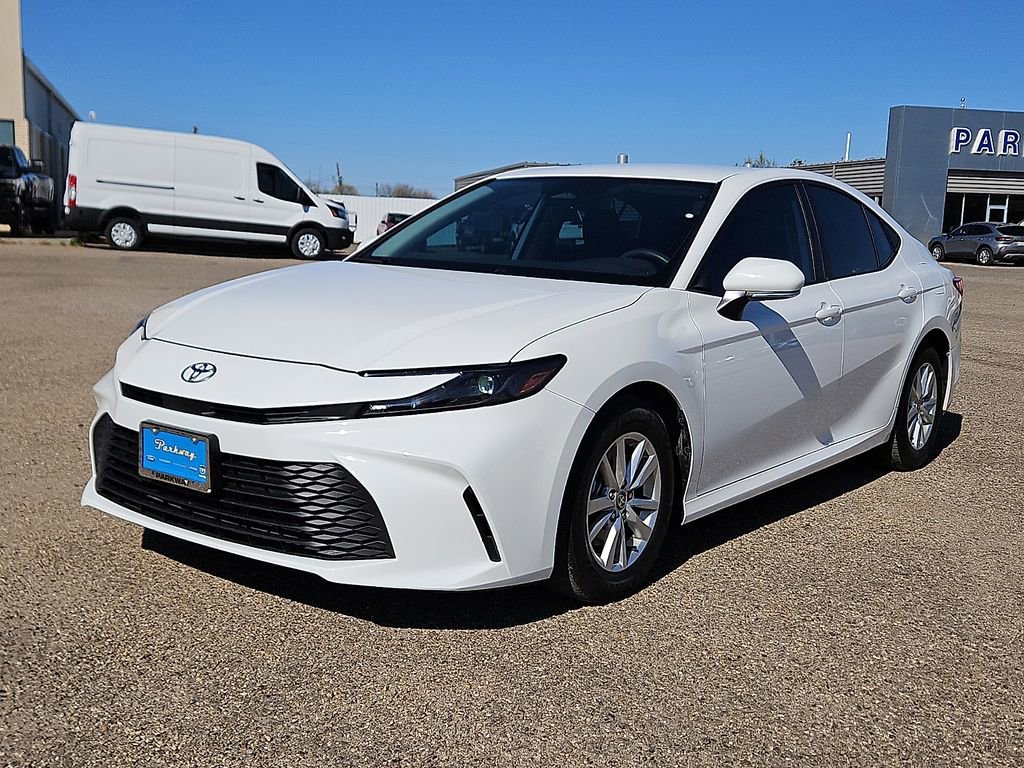 Used 2025 Toyota Camry LE image 1
