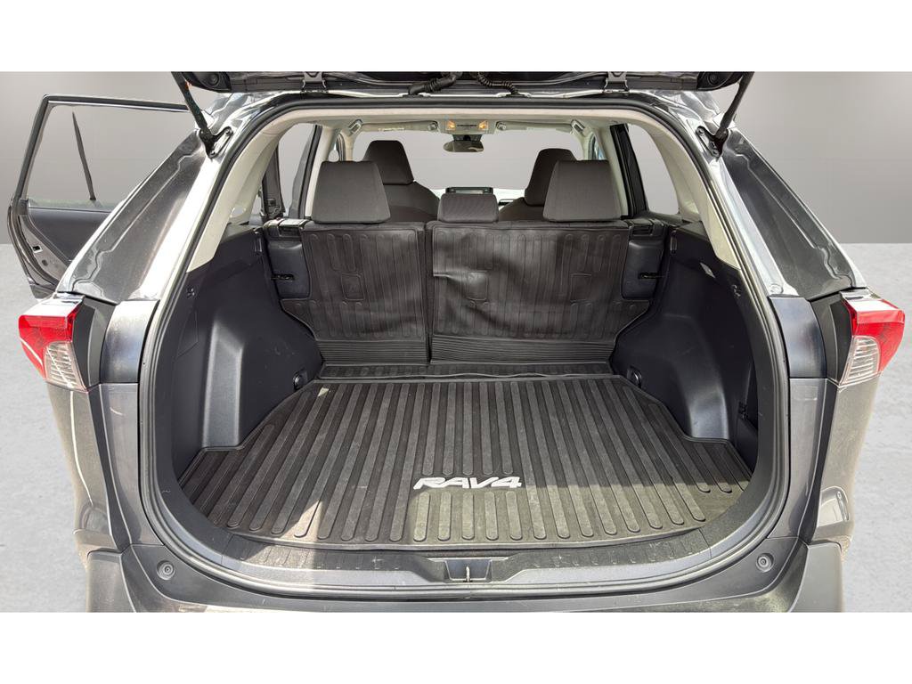 Used 2021 Toyota RAV4 XLE AWD/4WD image 17