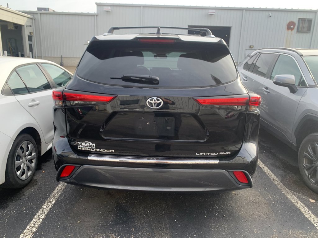 Used 2023 Toyota Highlander Limited AWD/4WD image 3