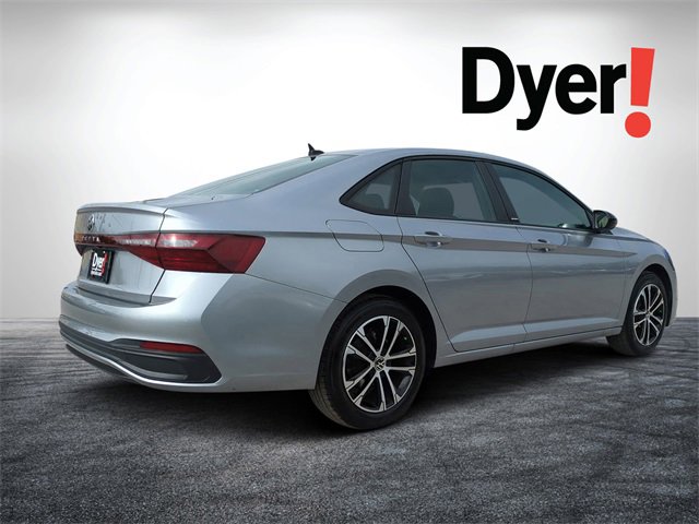 Used 2025 Volkswagen Jetta Sport image 3