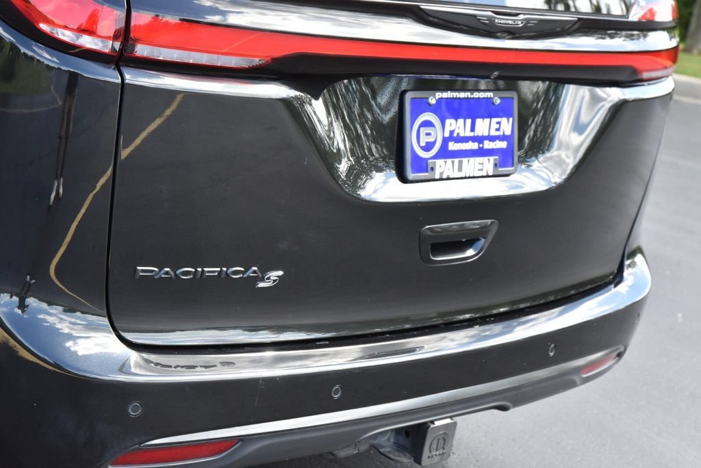 Used 2021 Chrysler Pacifica Touring-L w/ Uconnect Theater Family Group FWD image 8