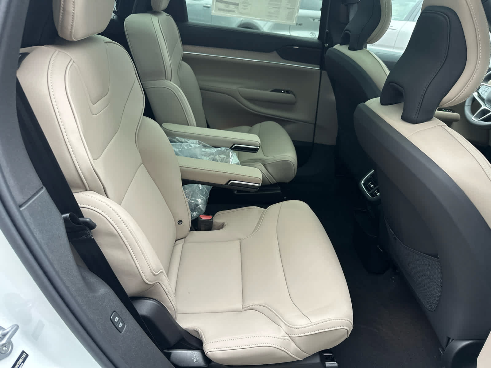 New 2026 Volvo EX90 Plus AWD/4WD image 47