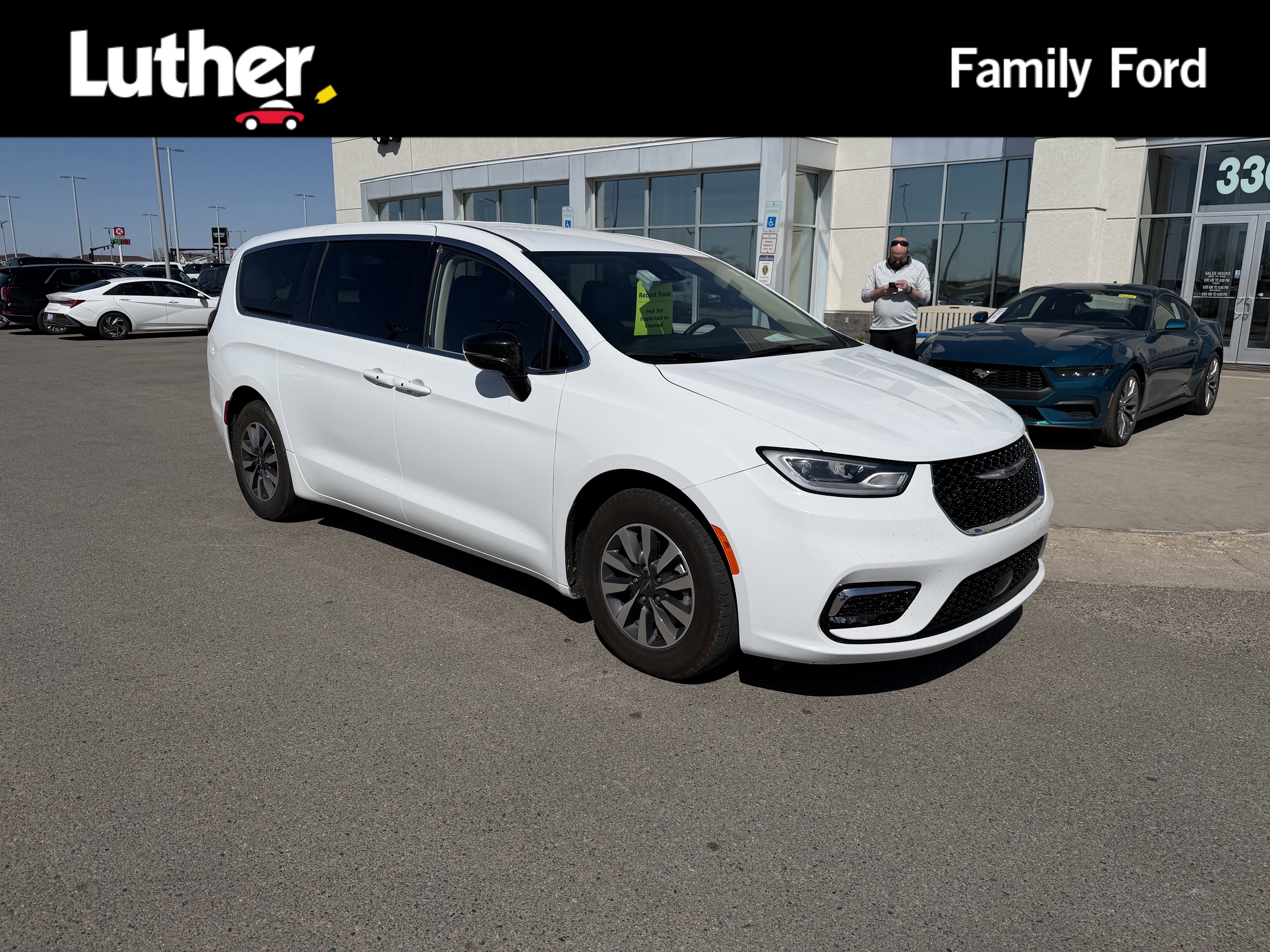 Used 2024 Chrysler Pacifica Limited