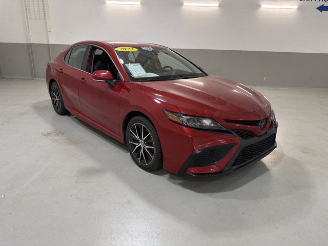 Used 2023 Toyota Camry SE FWD image 4