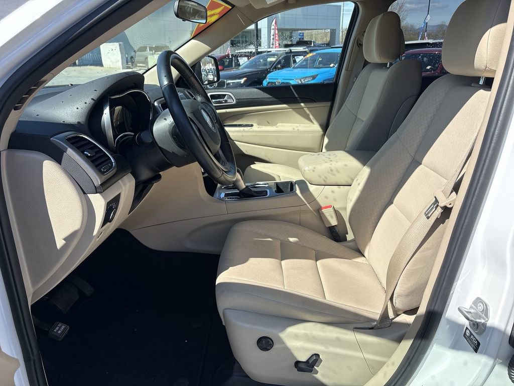 Used 2021 Jeep Grand Cherokee Laredo image 21