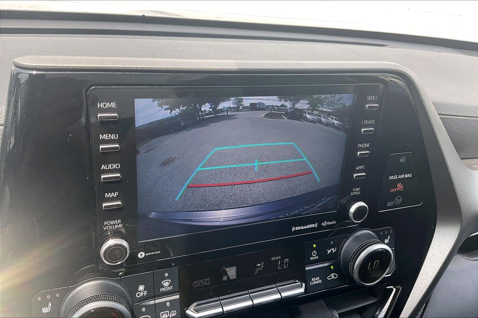 Used 2020 Toyota Highlander XLE FWD image 26