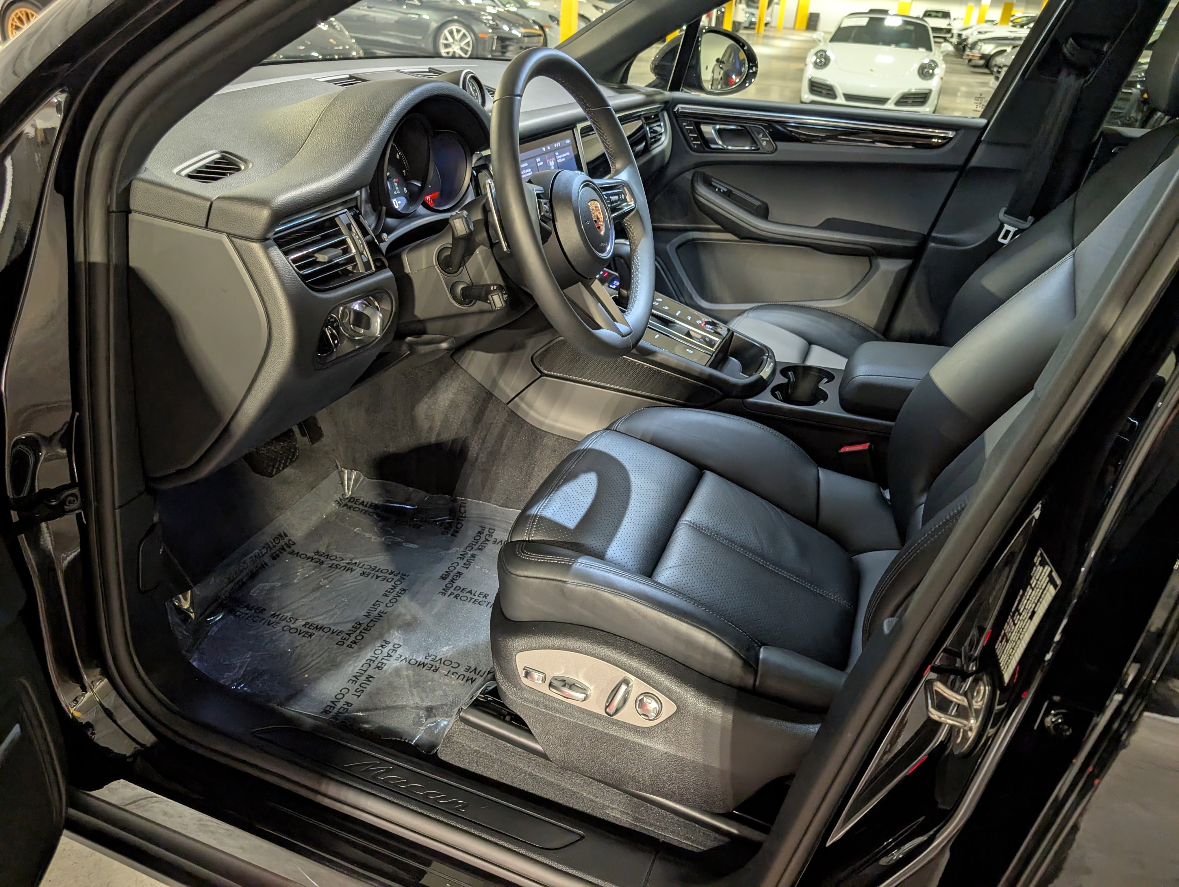 Used 2025 Porsche Macan image 24