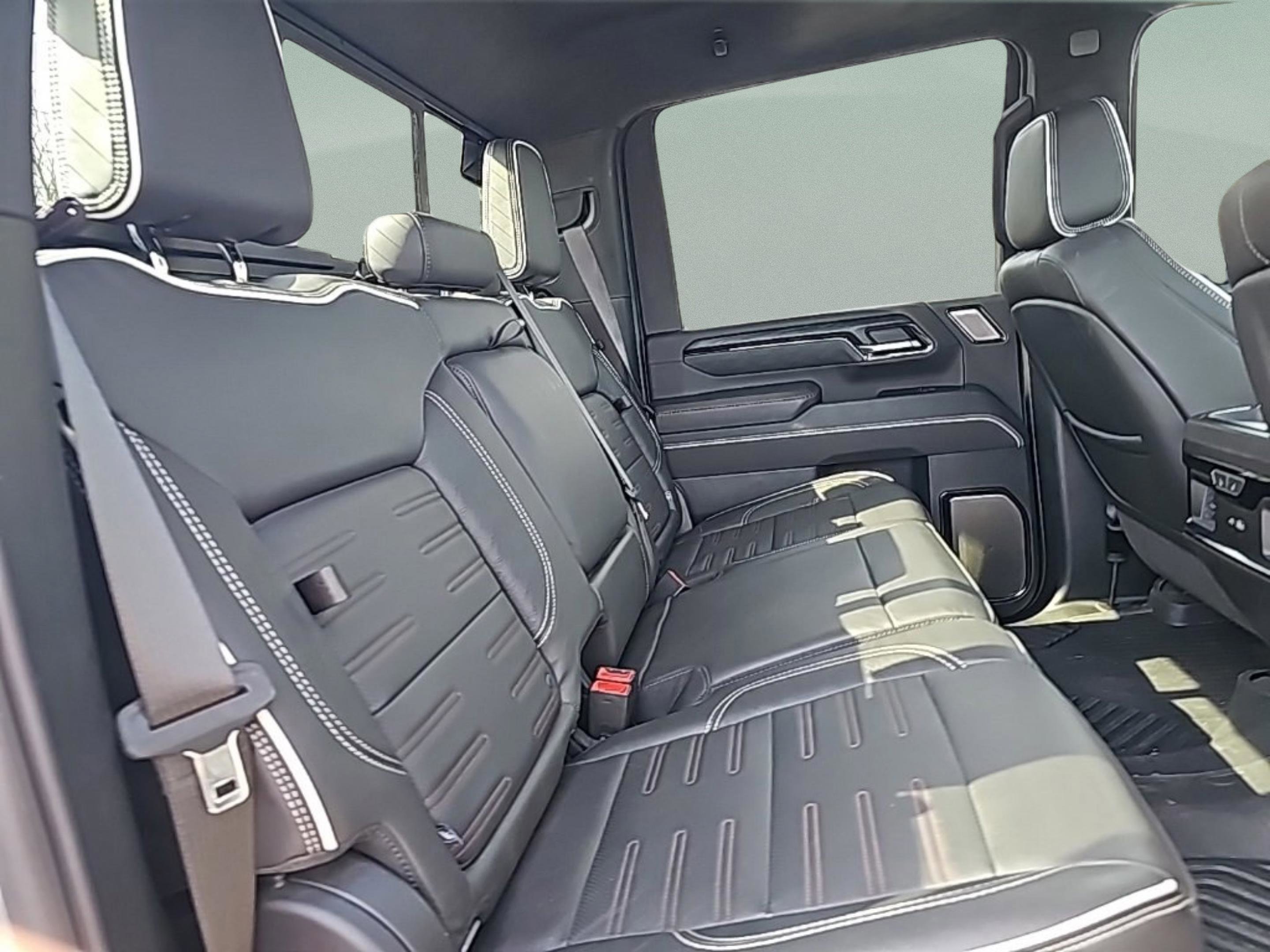 Used 2024 GMC Sierra 2500 AT4X w/ AT4X AEV Edition image 22