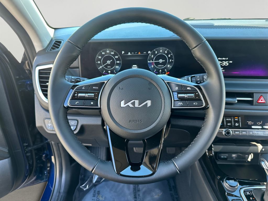 Used 2025 Kia Seltos EX image 12
