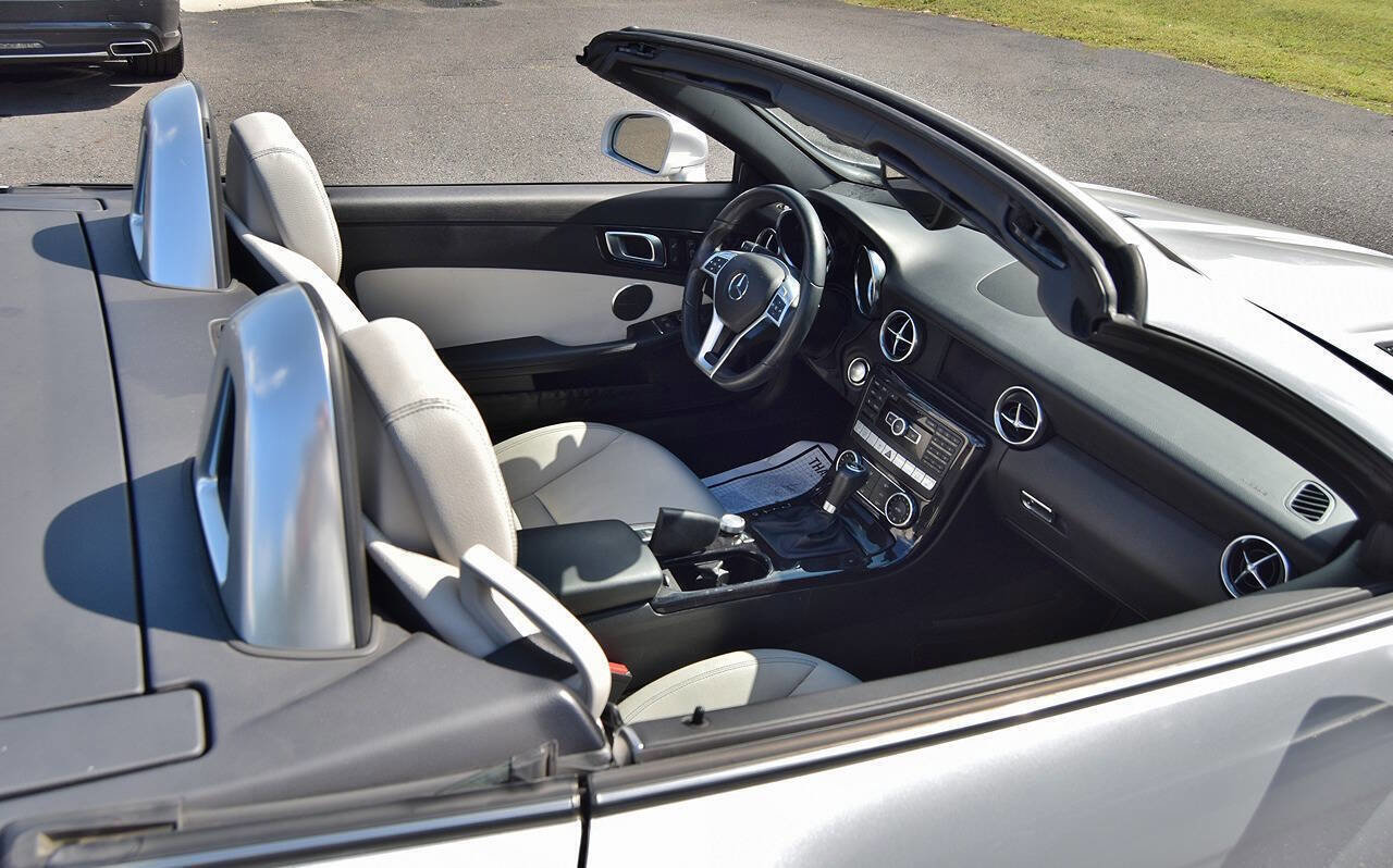 Used 2015 Mercedes-Benz SLK 250 w/ Premium Package image 60