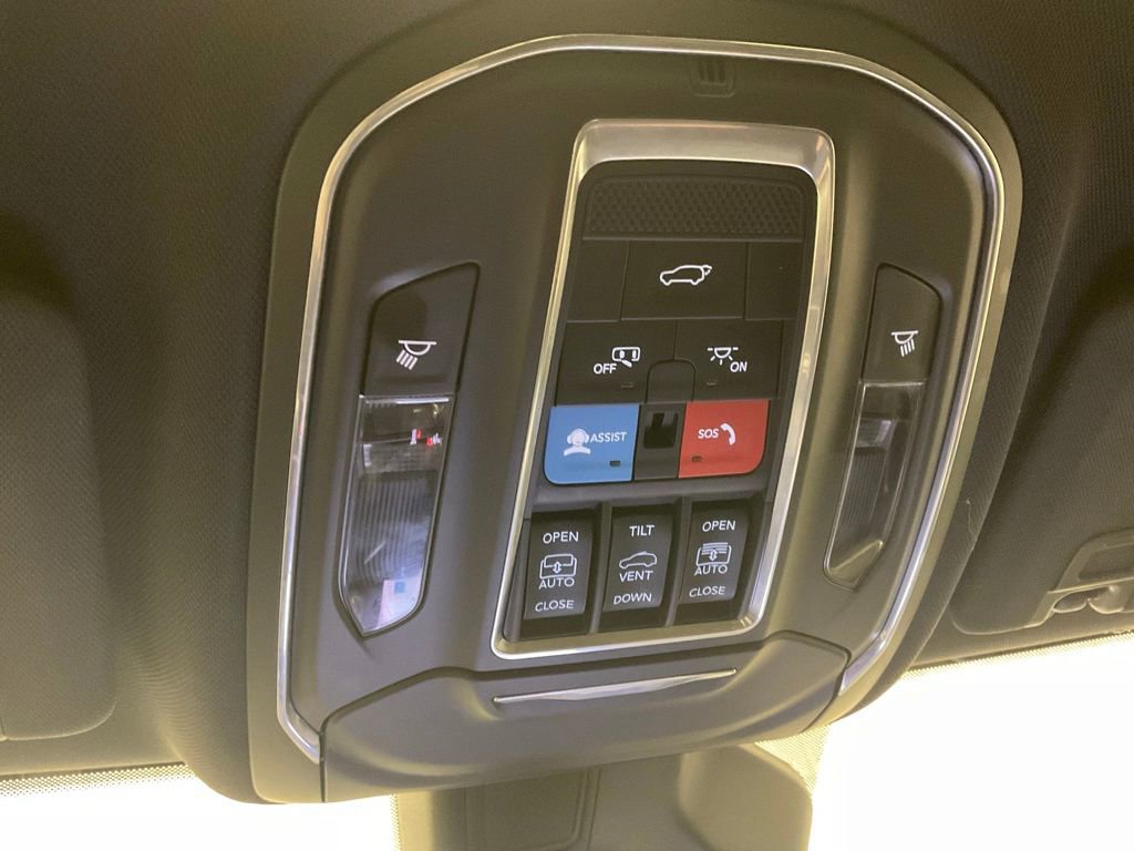 Used 2024 Jeep Grand Cherokee L Limited w/ Luxury Tech Group II image 18