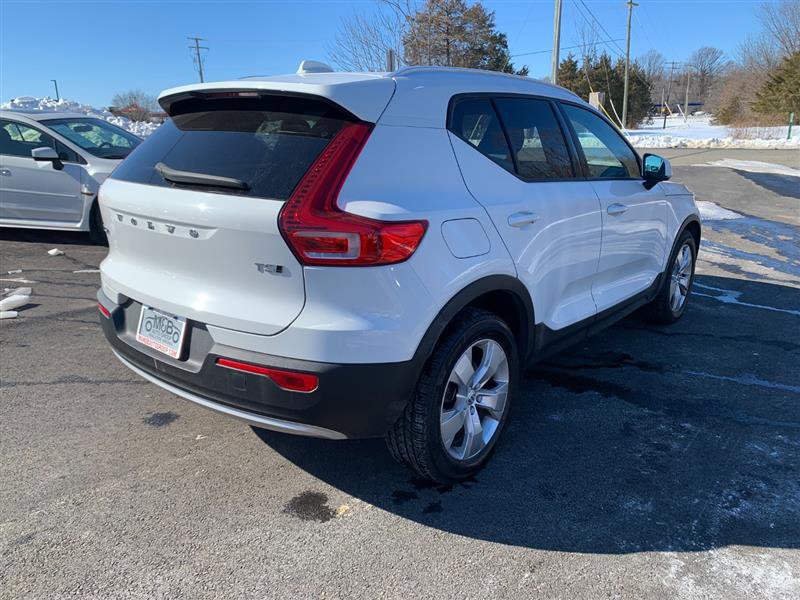 Used 2019 Volvo XC40 T5 Momentum image 6